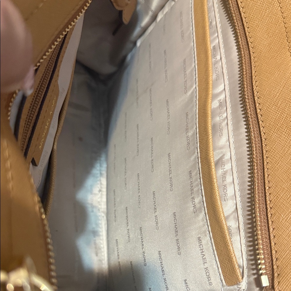 Michael Kors White and Tan Tote Bag - Picture 5 of 7